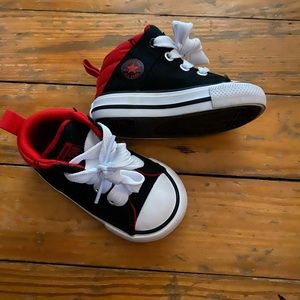 Converse toddler Chuck Taylor All Star Axel Size 4